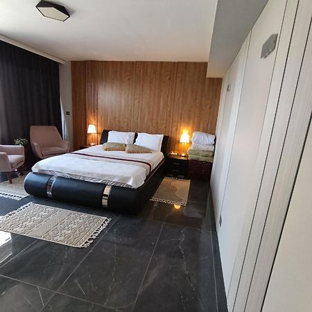 Penthouse Apartment On The Beach Бат-Ям Экстерьер фото