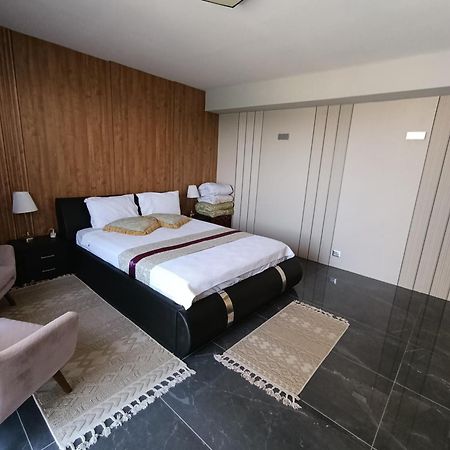 Penthouse Apartment On The Beach Бат-Ям Экстерьер фото