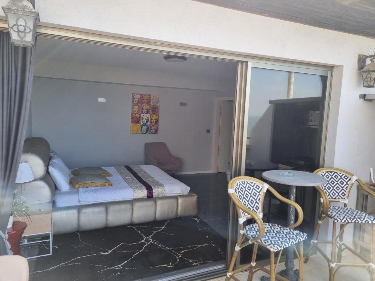 Penthouse Apartment On The Beach Бат-Ям Экстерьер фото