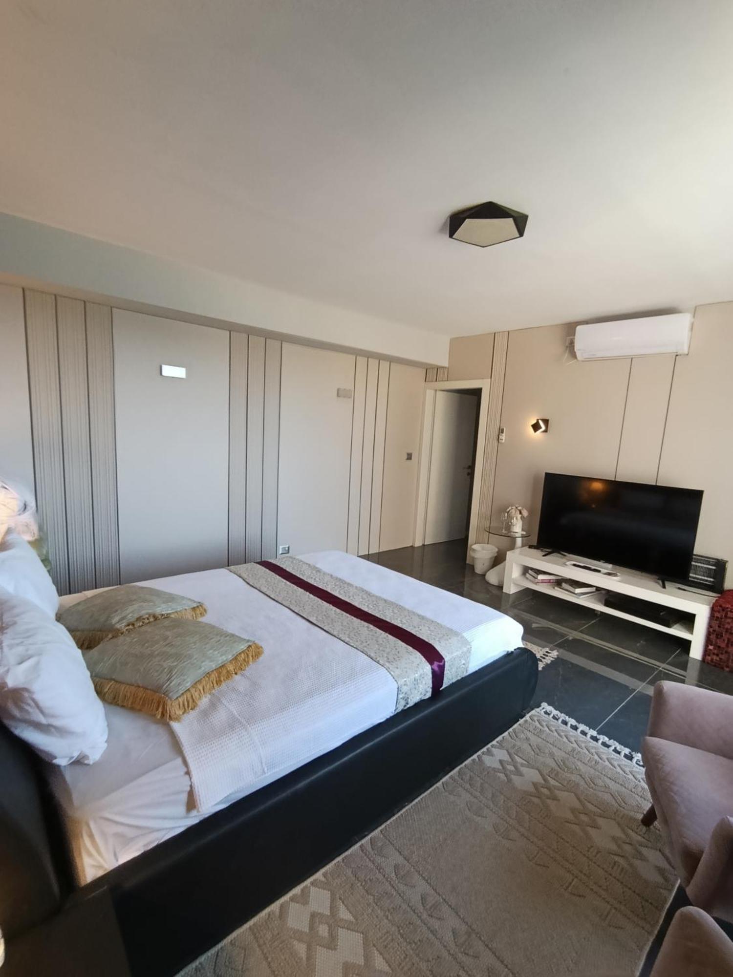 Penthouse Apartment On The Beach Бат-Ям Номер фото