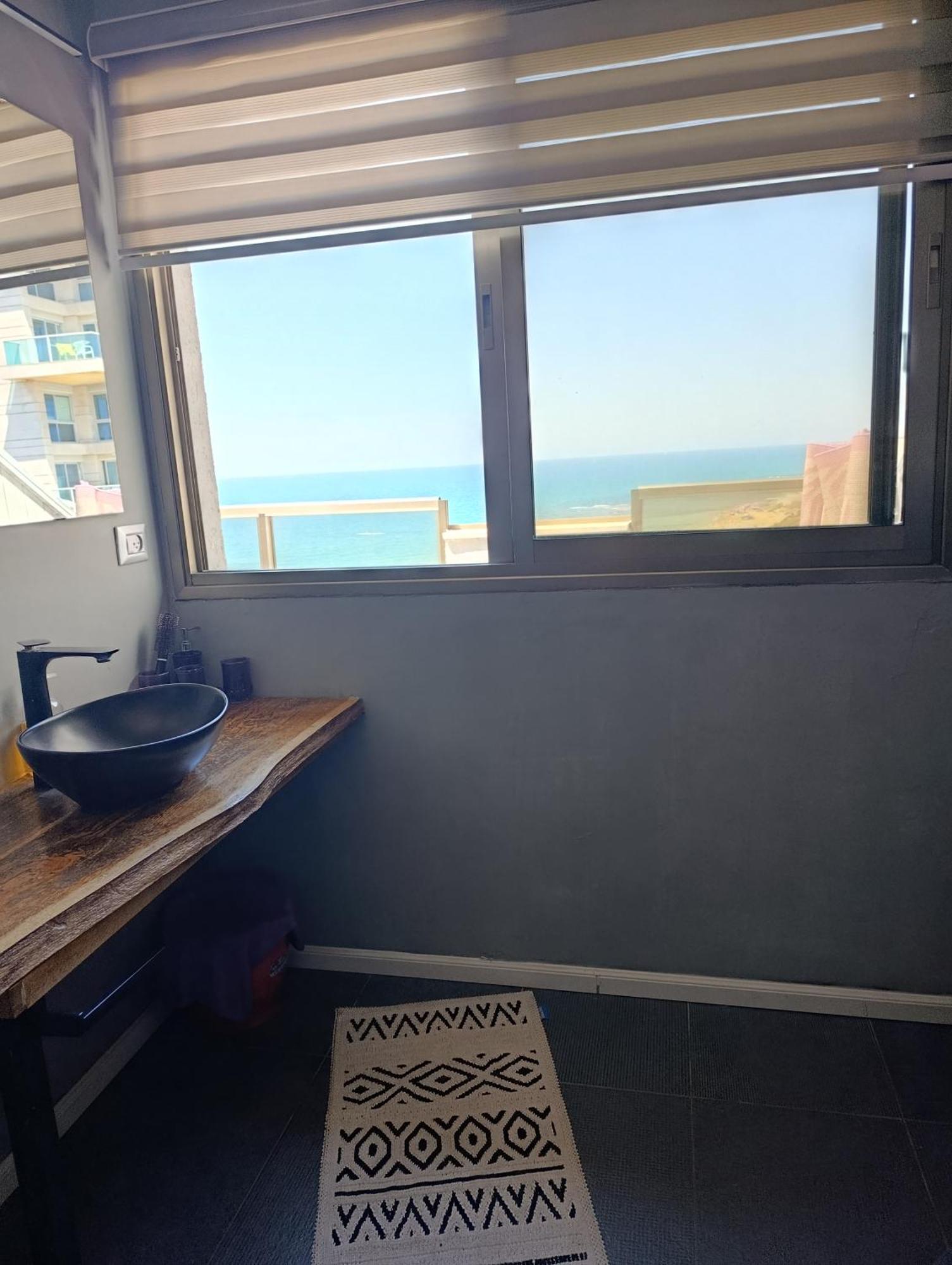 Penthouse Apartment On The Beach Бат-Ям Номер фото
