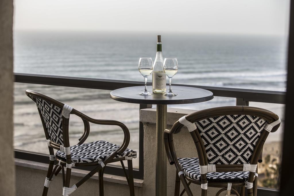 Penthouse Apartment On The Beach Бат-Ям Номер фото