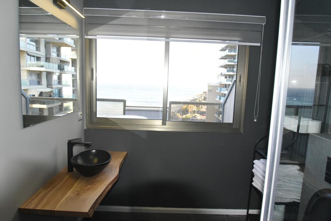 Penthouse Apartment On The Beach Бат-Ям Экстерьер фото