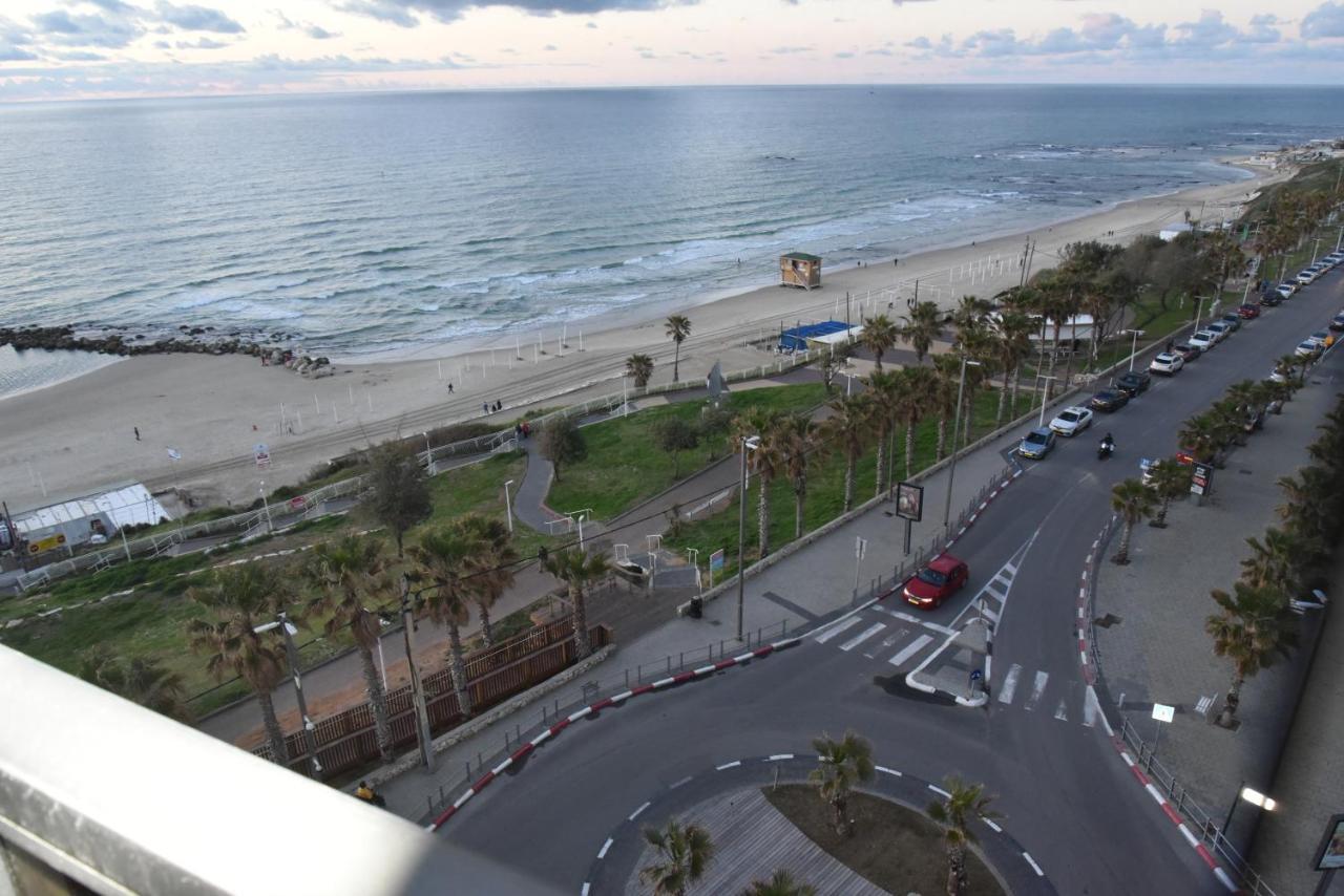 Penthouse Apartment On The Beach Бат-Ям Экстерьер фото
