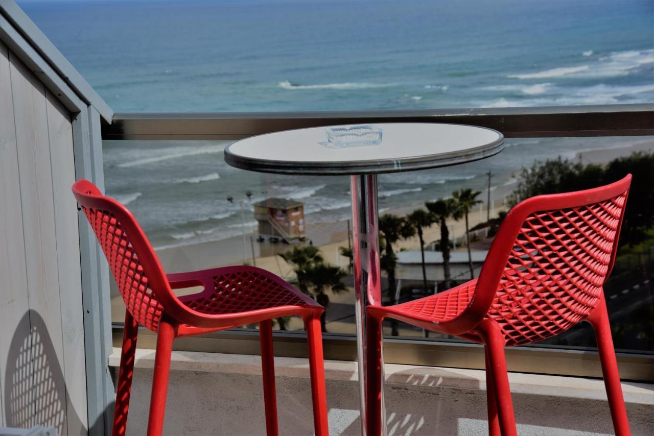 Penthouse Apartment On The Beach Бат-Ям Экстерьер фото