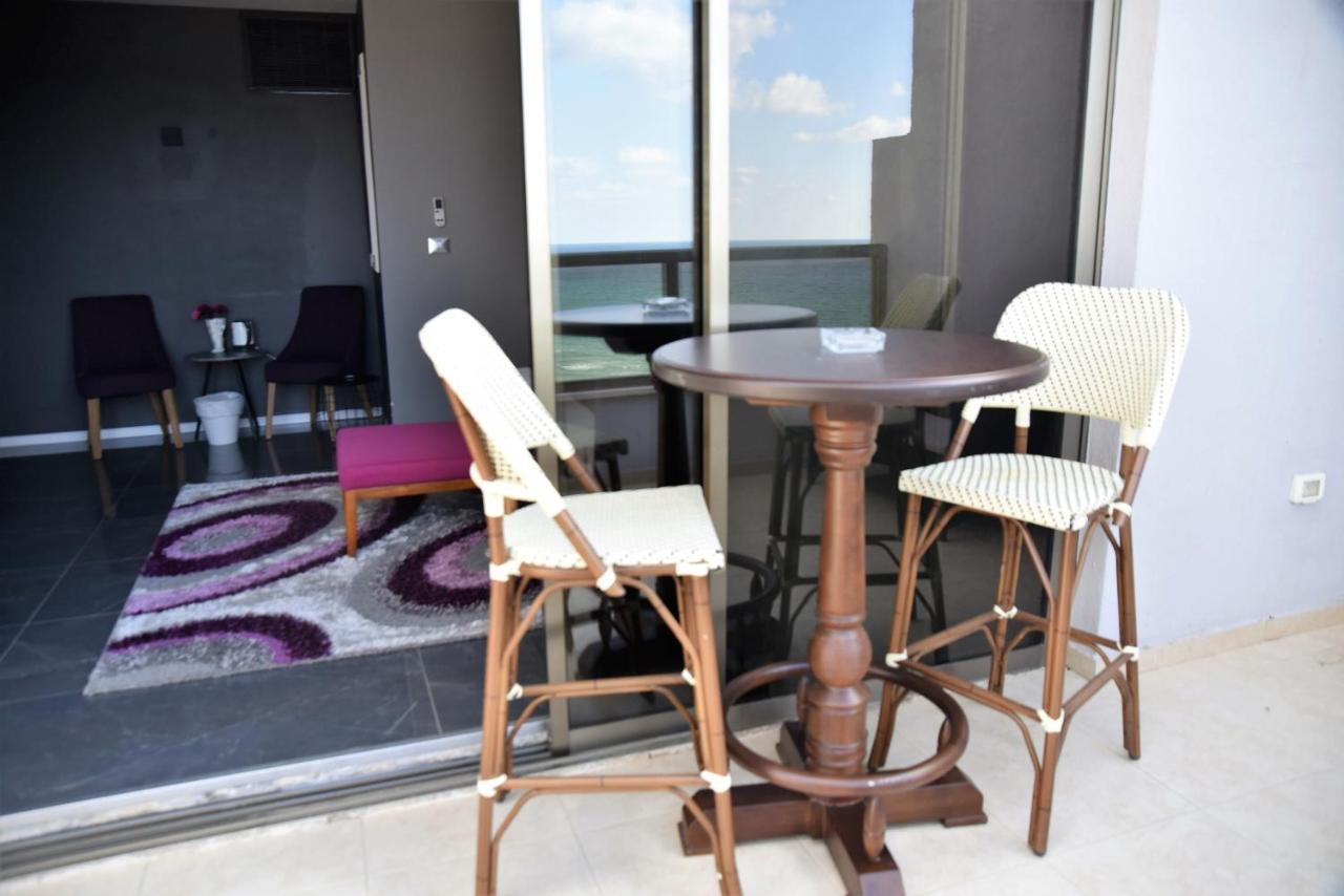 Penthouse Apartment On The Beach Бат-Ям Экстерьер фото